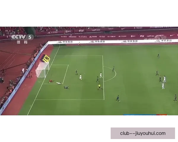 武磊世预赛对阵新加坡上演梅开二度 帮助中国队大胜对手