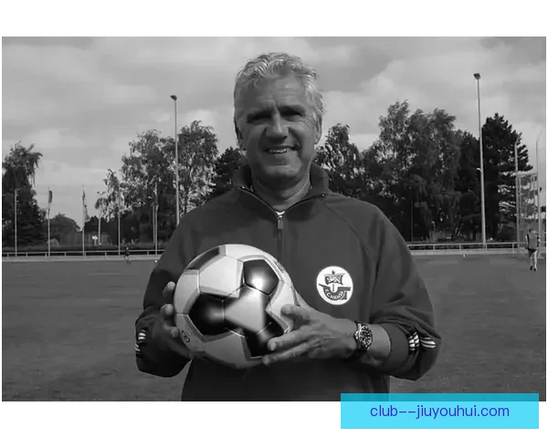 滕哈格正式离任曼联教练引发球队管理震动