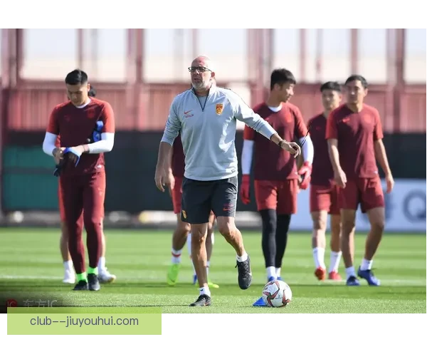 罗伯逊肩部脱臼后顽强康复重返赛场展现非凡斗志